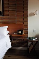 The Sierra Motel