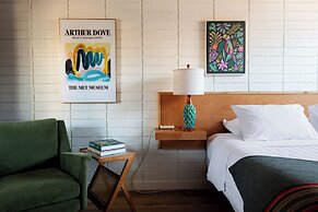 The Sierra Motel