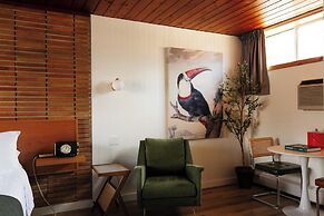 The Sierra Motel