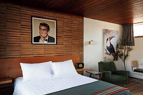 The Sierra Motel