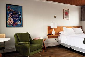 The Sierra Motel