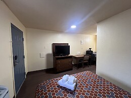 Rodeway Inn & Suites East