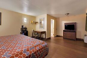 Rodeway Inn & Suites East