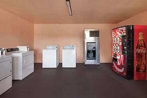 Rodeway Inn & Suites East