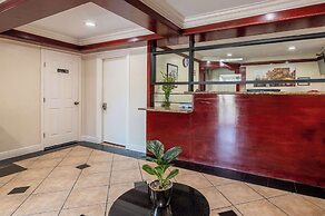 Rodeway Inn & Suites East