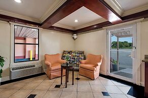 Rodeway Inn & Suites East