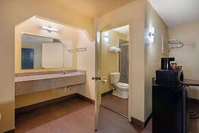 Rodeway Inn & Suites East