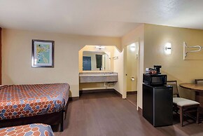 Rodeway Inn & Suites East