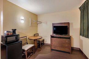 Rodeway Inn & Suites East
