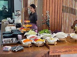 Xaymone Riverside Resort and Restaurant