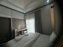 Xaymone Riverside Resort and Restaurant
