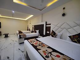 Hotel Mandi Heights - Bar, Fine Dining & Banquet Hall