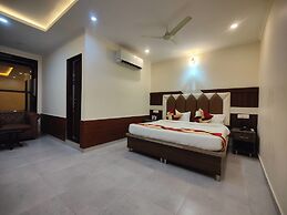 Hotel Mandi Heights - Bar, Fine Dining & Banquet Hall