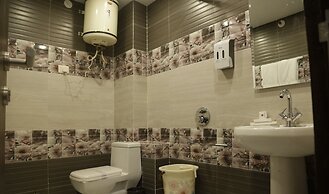 Hotel Mandi Heights - Bar, Fine Dining & Banquet Hall