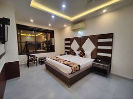 Hotel Mandi Heights - Bar, Fine Dining & Banquet Hall