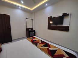 Hotel Mandi Heights - Bar, Fine Dining & Banquet Hall