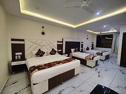 Hotel Mandi Heights - Bar, Fine Dining & Banquet Hall