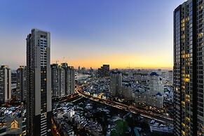 Luxury Landmark - Linh's Apartment