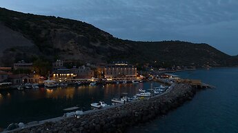 Assos Troy Port Hotel