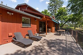 The Red House - Near Golf, Beaches & Communal Pool by Yosemite Region 