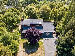 The Red House - Near Golf, Beaches & Communal Pool by Yosemite Region 