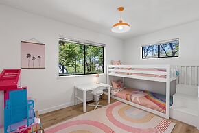 The Red House - Near Golf, Beaches & Communal Pool by Yosemite Region 