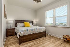 Lemon Breeze - 2521 Bienville 5 Bedroom Home by RedAwning