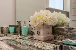 Lemon Breeze - 2521 Bienville 5 Bedroom Home by RedAwning