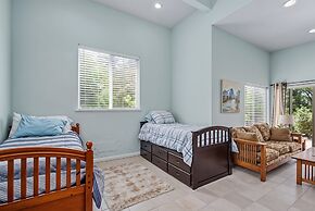 Heavenly Hilltop - 3-Level Home with Game Room by Yosemite Region Reso