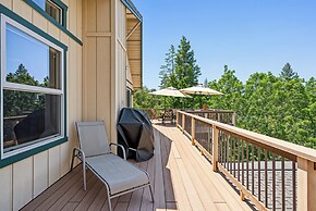 Heavenly Hilltop - 3-Level Home with Game Room by Yosemite Region Reso
