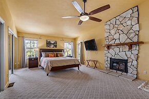 Heavenly Hilltop - 3-Level Home with Game Room by Yosemite Region Reso