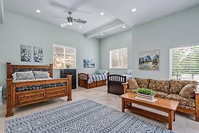 Heavenly Hilltop - 3-Level Home with Game Room by Yosemite Region Reso