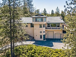 Heavenly Hilltop - 3-Level Home with Game Room by Yosemite Region Reso