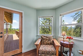 Heavenly Hilltop - 3-Level Home with Game Room by Yosemite Region Reso