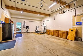 Heavenly Hilltop - 3-Level Home with Game Room by Yosemite Region Reso