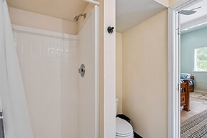 Heavenly Hilltop - 3-Level Home with Game Room by Yosemite Region Reso