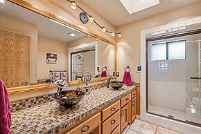 Heavenly Hilltop - 3-Level Home with Game Room by Yosemite Region Reso