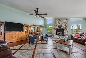 Heavenly Hilltop - 3-Level Home with Game Room by Yosemite Region Reso