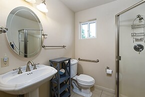 Heavenly Hilltop - 3-Level Home with Game Room by Yosemite Region Reso