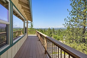 Heavenly Hilltop - 3-Level Home with Game Room by Yosemite Region Reso