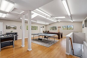 Heavenly Hilltop - 3-Level Home with Game Room by Yosemite Region Reso