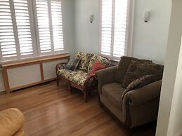 Bay View Bungalow By The Pier 4 Bedroom Home by RedAwning