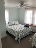 Bay View Bungalow By The Pier 4 Bedroom Home by RedAwning