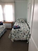 Bay View Bungalow By The Pier 4 Bedroom Home by RedAwning