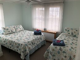 Bay View Bungalow By The Pier 4 Bedroom Home by RedAwning