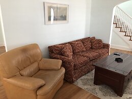 Bay View Bungalow By The Pier 4 Bedroom Home by RedAwning