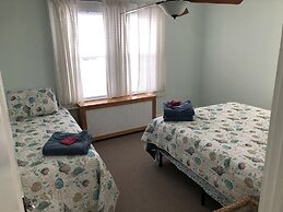 Bay View Bungalow By The Pier 4 Bedroom Home by RedAwning