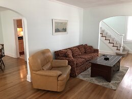 Bay View Bungalow By The Pier 4 Bedroom Home by RedAwning