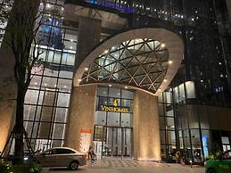 DongDong Skyview APT in Landmark81 Tower