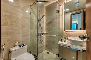 DongDong Skyview APT in Landmark81 Tower